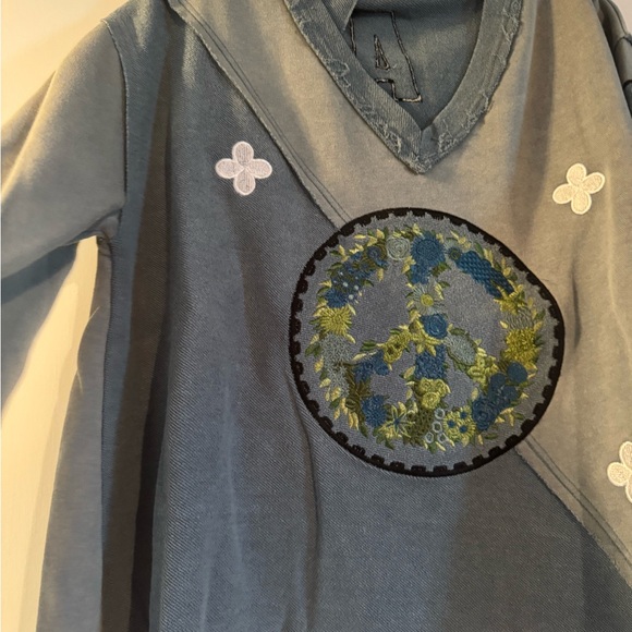 Brand New Pol Peace Sign Sweatshirt with Floral Accents - Picture 11 of 12
